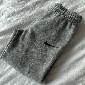 Nike joggers boys size medium 5-6 like new